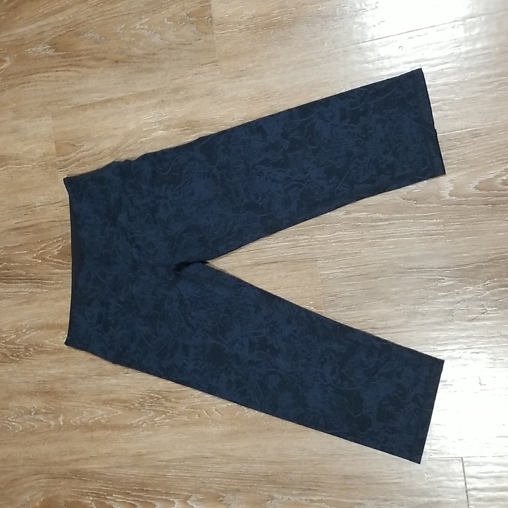 (S) Kirkland Signature Capri Legging Floral Athleisure Loungewear Comfy Athletic
